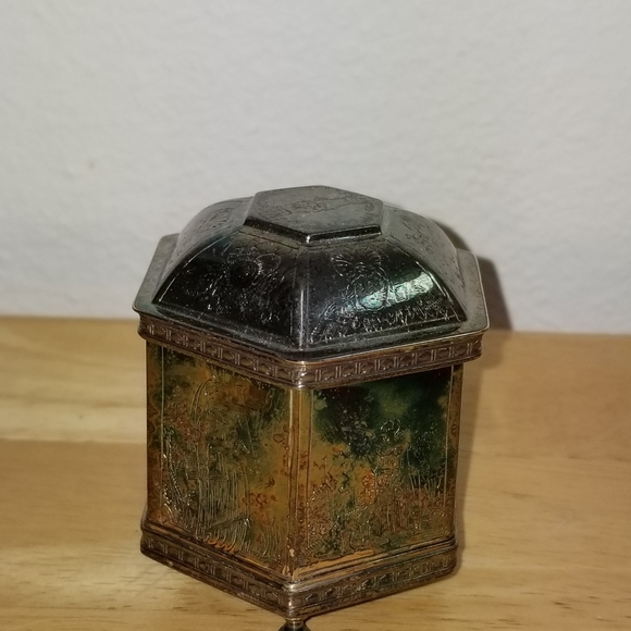 #1150 Vintage Silver Tone Engraved Box - Picture 15 of 15